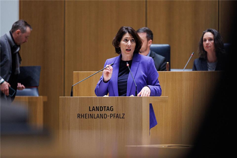 Die rheinland-pfälzische Wirtschaftsministerin Daniela Schmitt erläutert die von ihrer FDP geforderte Abschaffung der Verbandsklage. Hannes P. Albert/dpa