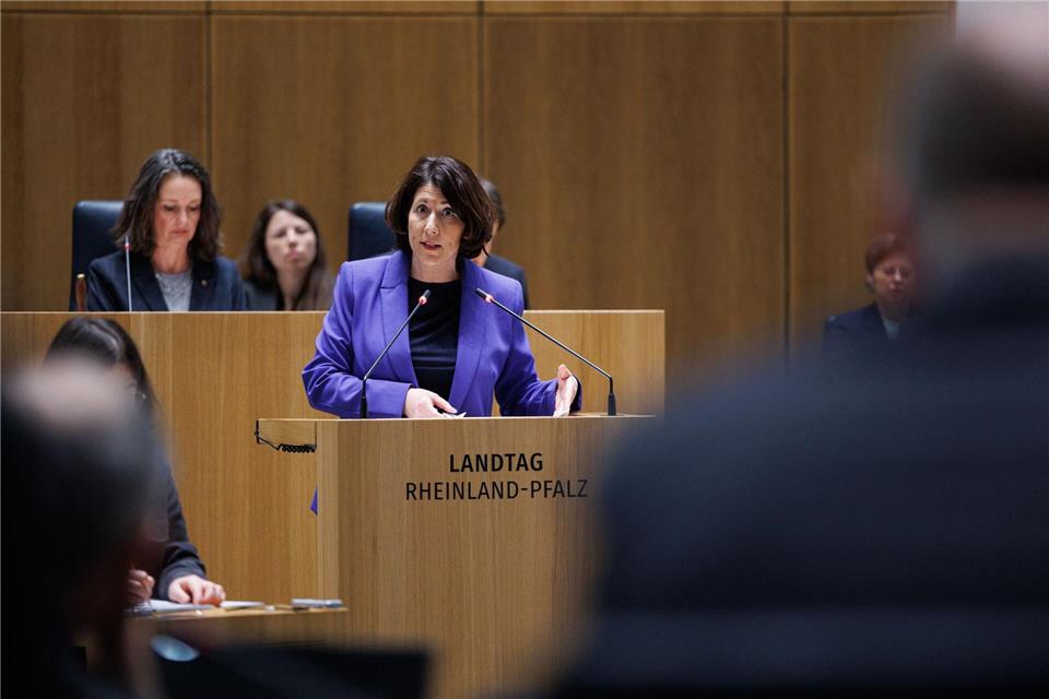 Die rheinland-pfälzische Wirtschaftsministerin Daniela Schmitt (FDP) wirbt für mehr Tempo bei der Anerkennung von Abschlüssen aus dem Ausland.  Hannes P. Albert/dpa