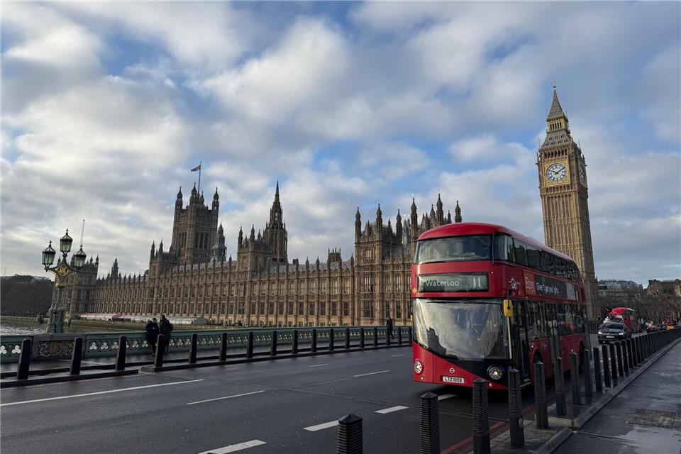 Die roten Doppeldeckerbusse sind aus dem Londoner Stadtbild nicht wegzudenken. (Archivbild)Julia Kilian/dpa
