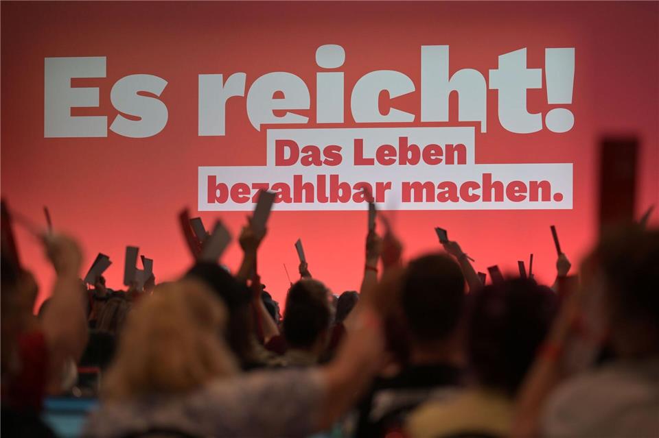 Die rund 500 Delegierten in Potsdam beraten bis Sonntag die Linie der Partei.Michael Bahlo/dpa