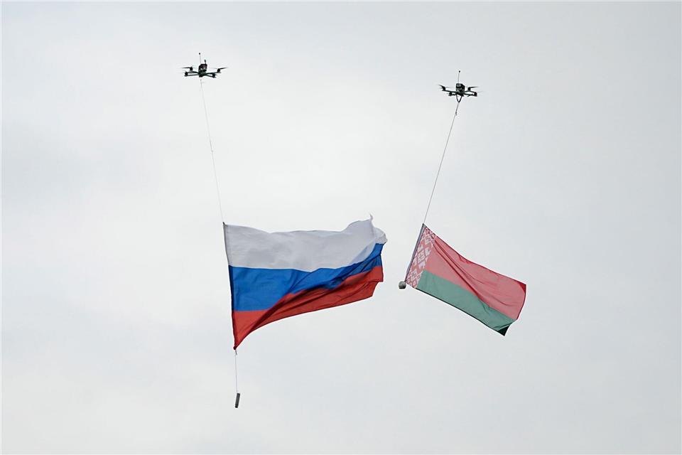Die russische Armee kooperiert eng mit den Streitkräften von Belarus. Pavel Bednyakov/AP/dpa