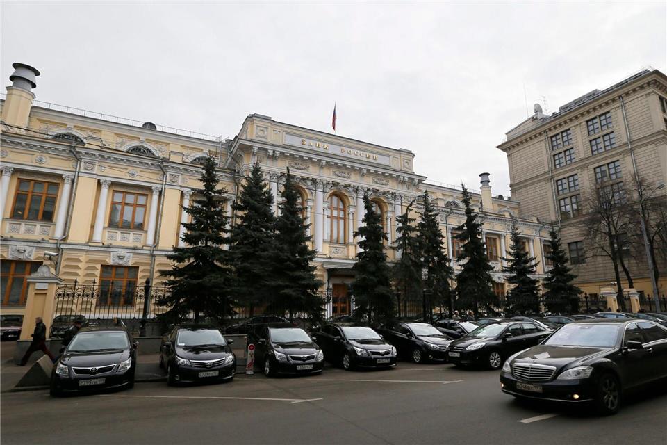 Die russische Zentralbank will ihre Vermögenswerte zurück und verklagt Euroclear in Moskau. (Archivbild)Yuri Kochetkov/epa/dpa