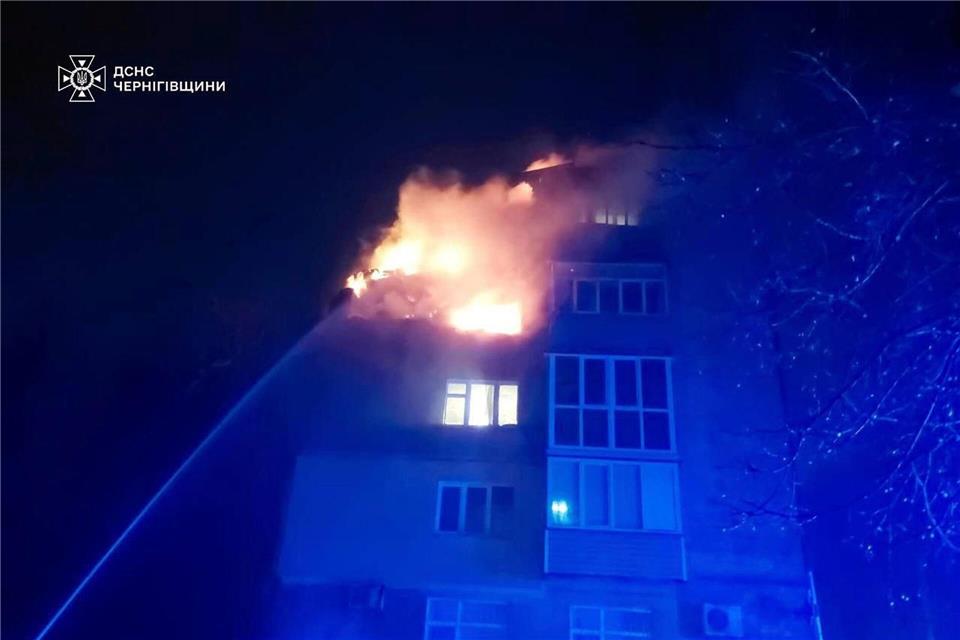 Vor Treffen mit Trump: Selenskyj erhält neue Rüstungszusagen Die russischen Luftangriffe auf die Ukraine gingen auch in der Nacht weiter. (Archivfoto)-/Ukrainian Emergency Service via AP/dpa