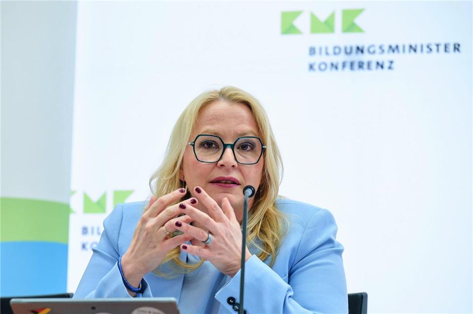 Die saarländische Bildungsministerin Christine Streichert-Clivot (SPD) meint, Noten sollten niemals dazu dienen, jemanden bloßzustellen. (Archivbild)Annette Riedl/dpa