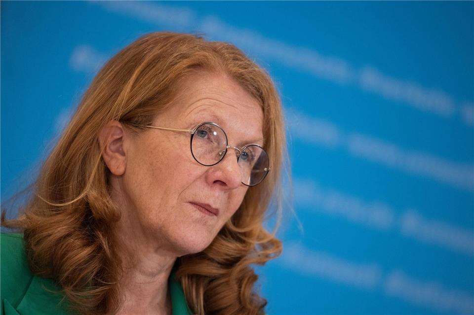 Die saarländische Umwelt- und Klima-Ministerin Petra Berg (SPD) will den Hochwasserschutz weiter vorantreiben. (Archivbild)Rolf Vennenbernd/dpa