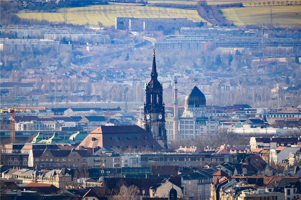 Die sächsische Landessynode kam am Freitag und Samstag in der Dreikönigskirche in Dresden zu einer Sondersitzung zusammen. (Archivbild)Robert Michael/dpa