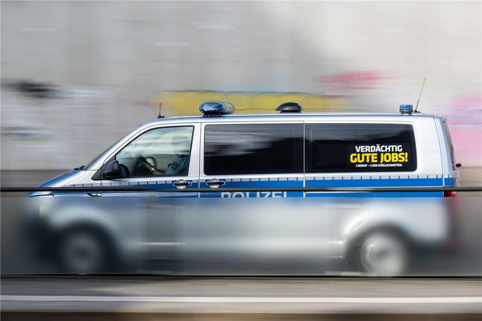 Die sächsische Polizei verzeichnet mehr Bewerbungen. (Archivbild) Robert Michael/dpa