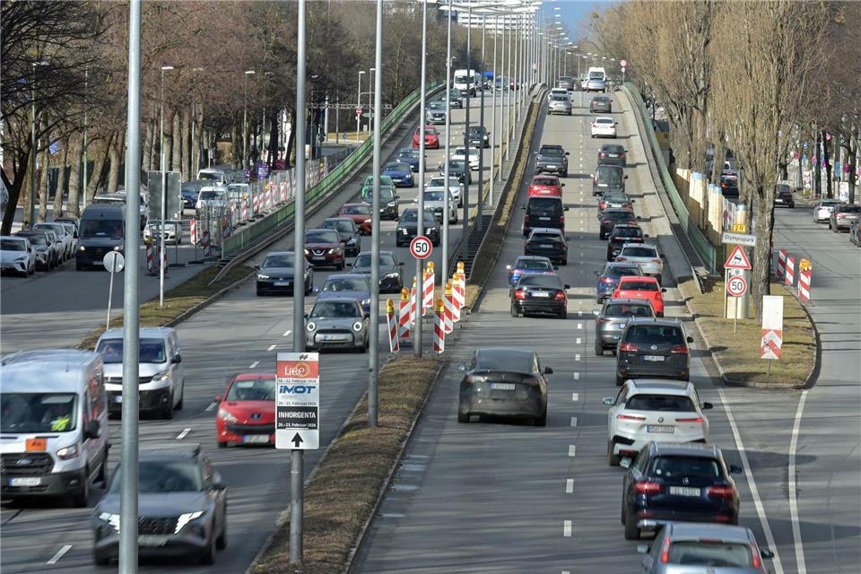 Die schlechte Luft am Mittleren Ring ist ein Problem für viele Anwohner.Malin Wunderlich/dpa