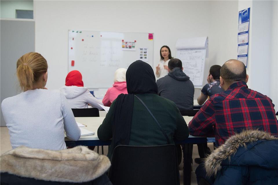 Die sogenannten Erstorientierungskurse für Schutzsuchende hat das Bundesamt für Migration und Flüchtlinge (Bamf) 2017 eingeführt. (Archivfoto)Sebastian Kahnert/dpa
