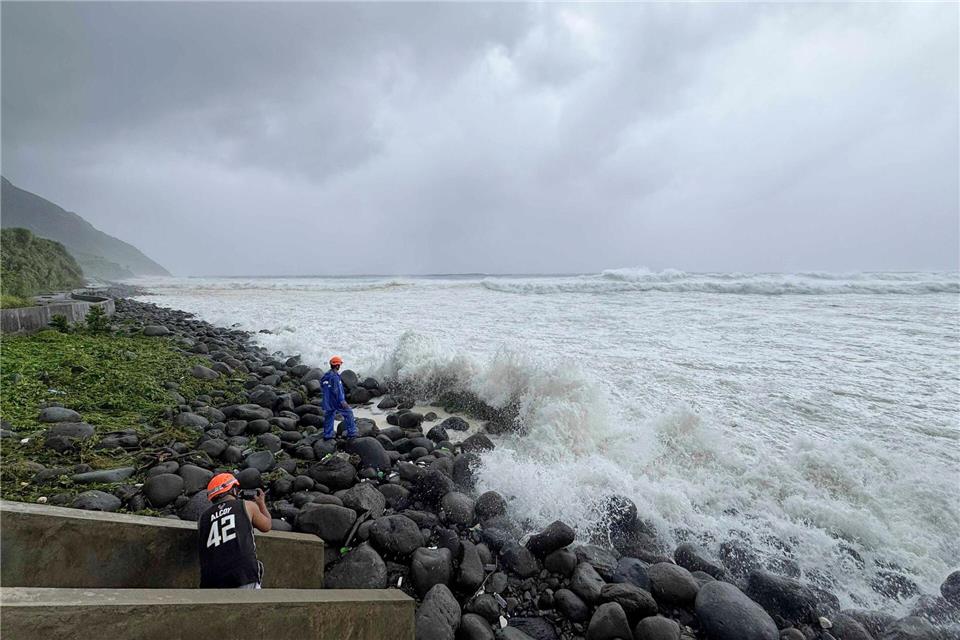 Die staatliche Wetteragentur Pagasa warnt vor lebensbedrohlichen Bedingungen.Justine Mark Pillie Fajardo/AP/dpa