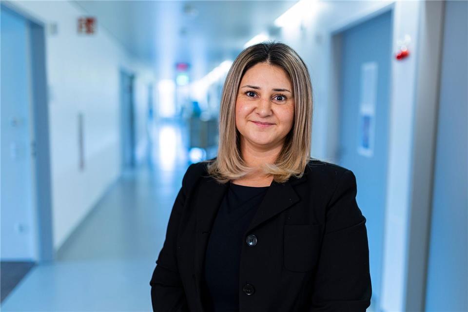 Die stellvertretende Stationsleiterin Leylan Savgat beklagt den Druck, den die Bürokratie für die Pflegekräfte bedeutet.Michael Matthey/dpa