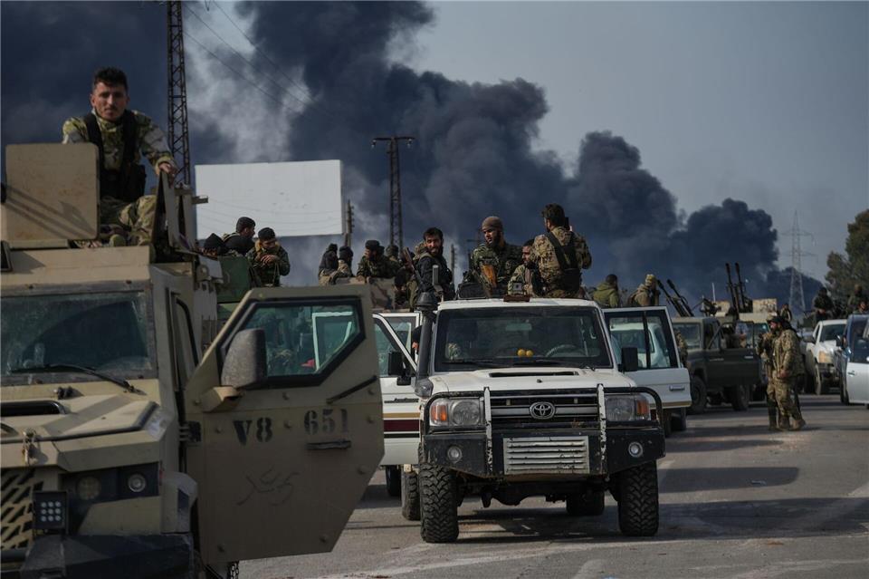 Die syrischen Streitkräfte liefern sich heftige Gefechte mit Anhängern des gestürzten Ex-Präsidenten al-Assad. (Archivbild)  Moawia Atrash/dpa