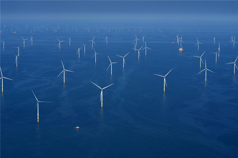 Die teilweise Inbetriebnahme vom Offshore-Windpark „He Dreiht“ trägt positiv zum Ergebnis bei. (Archivbild)Lars Penning/dpa
