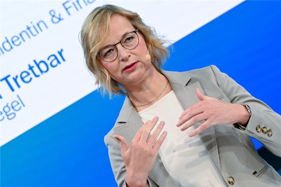 Die thüringische Finanzministerin Katja Wolf (BSW) plädiert für eine „Mischung aus sehr großer Vorsicht, aber auch Gelassenheit“ im Umgang mit der AfD.Lilli Förter/dpa