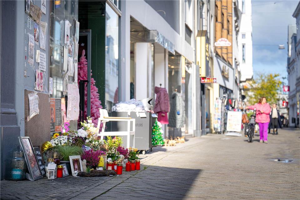 Die tödlichen Polizeischüsse auf einen jungen Mann in Oldenburg haben für große Anteilnahme und eine gesellschaftliche Debatte gesorgt. (Archivbild)Sina Schuldt/dpa