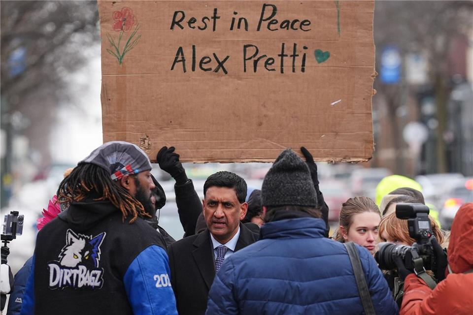 Die tödlichen Schüsse in Minneapolis lassen die Wut auf Trumps Regierung hochkochen.Adam Gray/AP/dpa