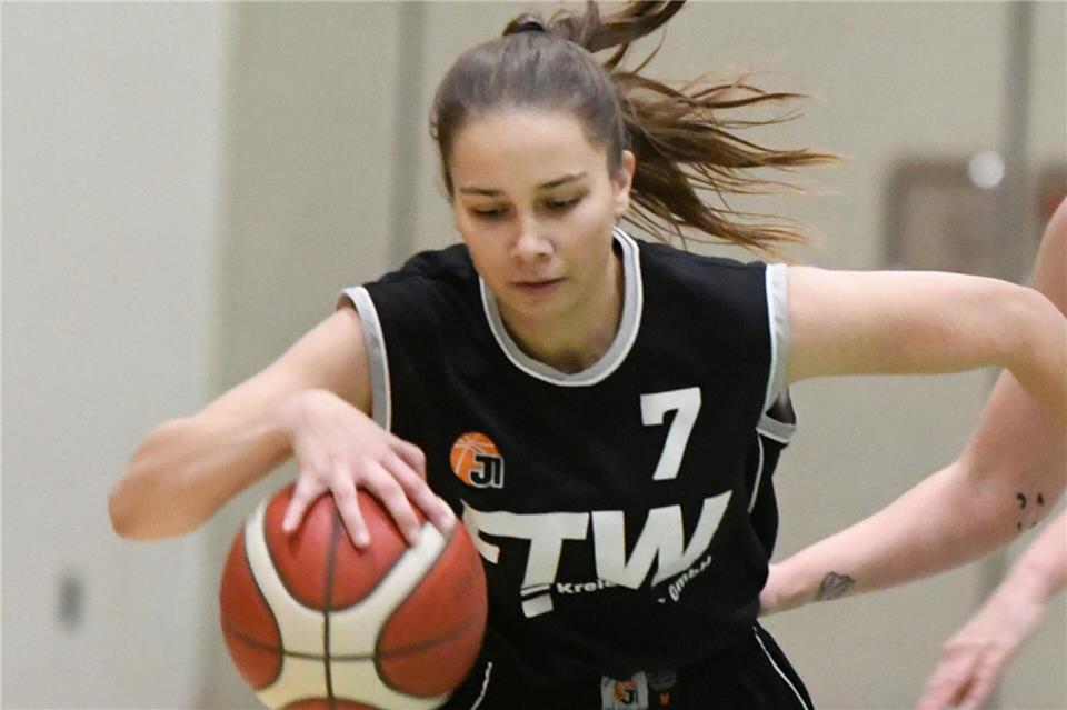 Die überragende Anna Borgs führte Eintracht Erle zum zwölften Sieg im 17. Landesliga-Saisonspiel bei New Basket Oberhausen III.
