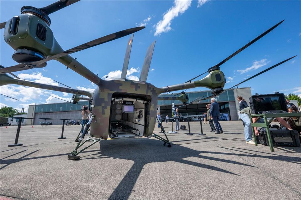 Die unbemannte „Grille“ soll Verletzte aus Kampfgebieten abtransportieren können. Die Bundeswehr geht dafür in den Testbetrieb. (Archivbild)Peter Kneffel/dpa