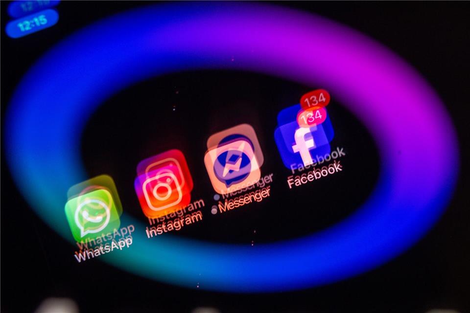 Die unrechtmäßige Datensammlung durch Meta hat zu Sammelklagen und ersten Gerichtsentscheidungen auf Schadenersatz geführt: Betroffene können sich kostenlos im Verbandsklageregister anmelden.Jens Büttner/dpa