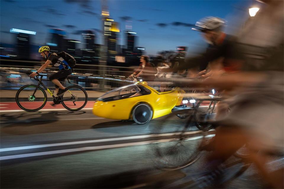 Die unterschiedlichsten Fahrräder werden auch bei der diesjährigen „Bike Night“ zu sehen sein. (Archivbild)Frank Rumpenhorst/dpa