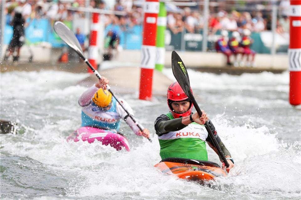 Die ursprünglich für Olympia 1972 gebaute Augsburger Kanuslalomstrecke soll nun mit Millioneninvestitionen gegen Niedrigwasser geschützt werden. (Archivbild)Christian Kolbert/Kolbert-Press/dpa