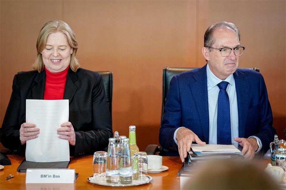 Die verantwortlichen Minister für den Aktuinsplan: Bas und Dobrindt.Kay Nietfeld/dpa