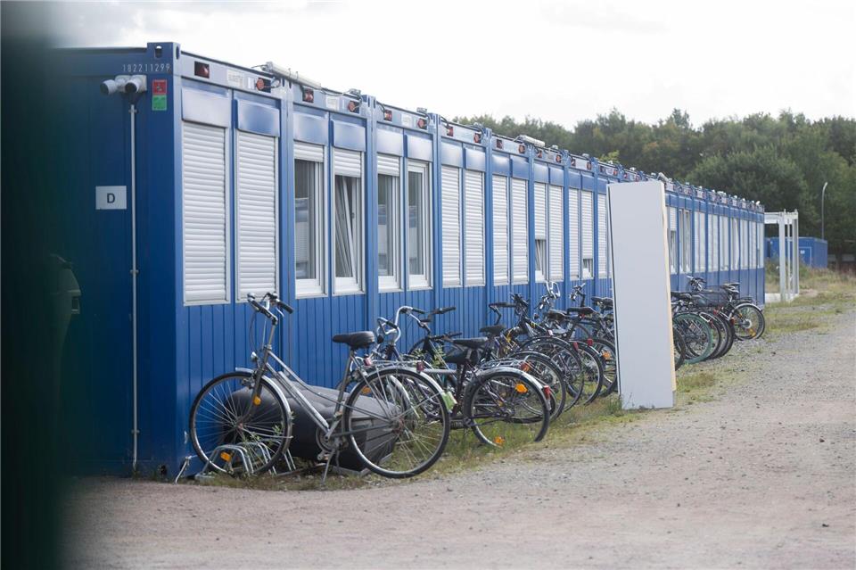Erste Geflüchtete aus Container-Unterkunft Upahl ausgezogen Die verbliebenen rund 50 Bewohner sollen auch in Kürze ausziehen. Philip Dulian/dpa
