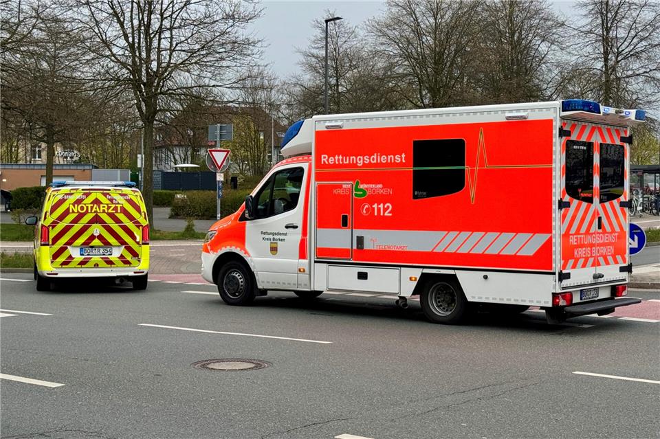 Die verletzte Radfahrerin wurde vom Rettungsdienst versorgt.