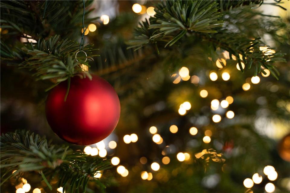 Die verschwundene Weihnachtskugel wieder aufgetaucht. (Symbolbild)Markus Lenhardt/dpa