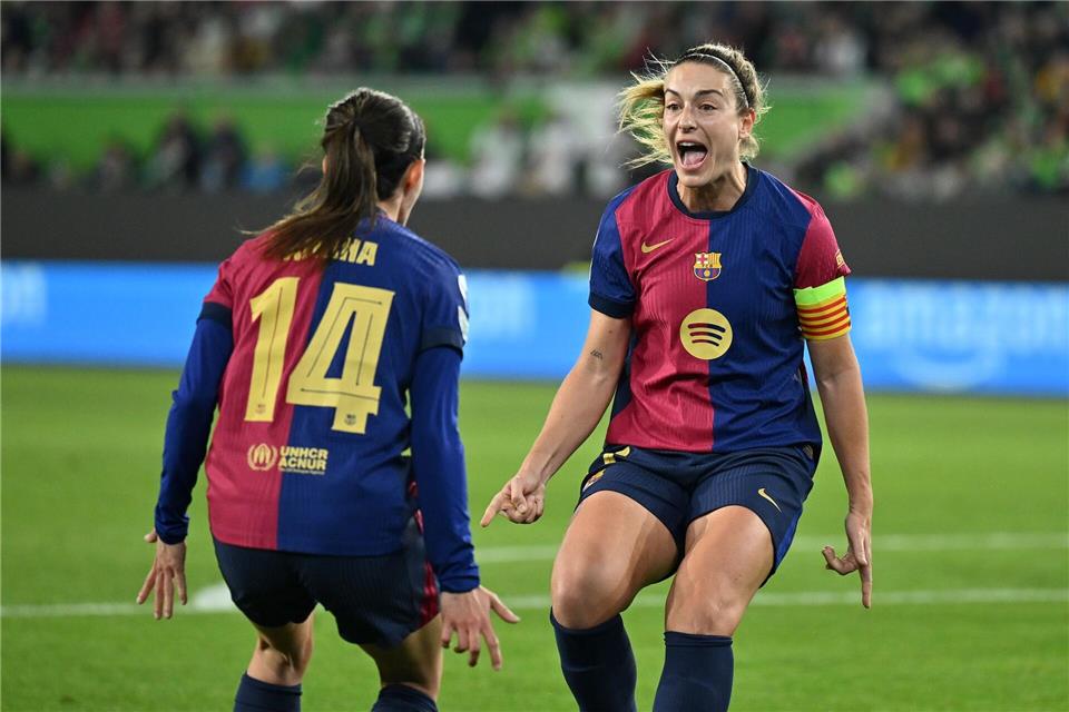 Die vielfach ausgezeichneten Aitana Bonmatí und Alexia Putellas jubeln auch gegen den FC Bayern (Archivbild) Swen Pförtner/dpa