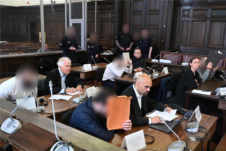 Die vier Angeklagten wurden zu mehrjährigen Haftstrafen verurteilt. (Archivbild)David Hammersen/dpa