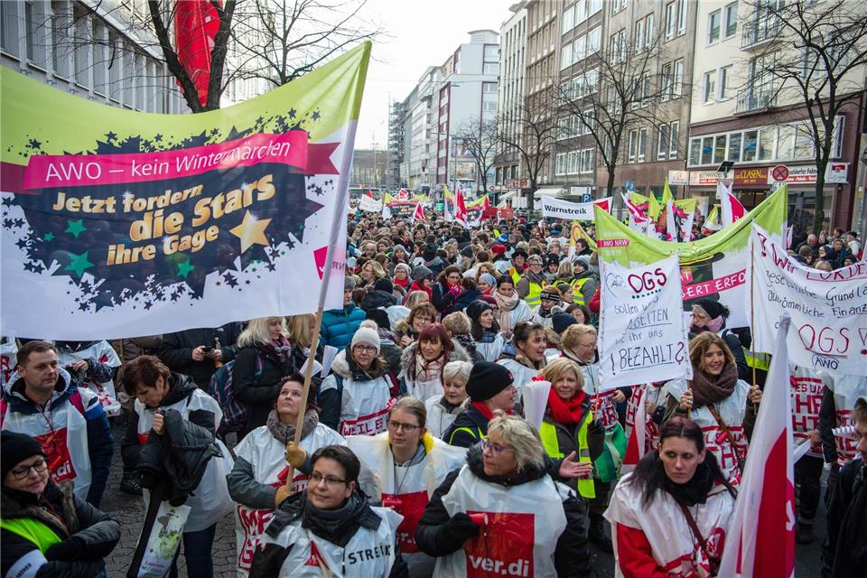 Die vierte Verhandlungsrunde im Tarifkonflikt um die Awo NRW startet in Düsseldorf. Vorerst sind keine neuen Warnstreiks geplant. (Archivbild) Christophe Gateau/dpa