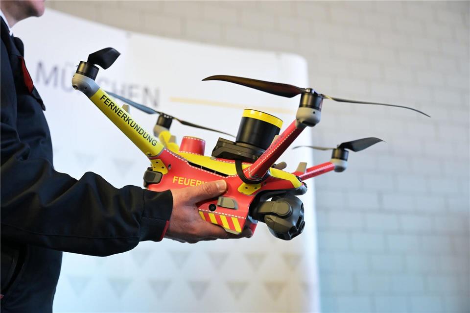 Die voll automatisierten Drohnen fliegen in einer Höhe von 100 bis 120 Metern über dem Einsatzort.Malin Wunderlich/dpa