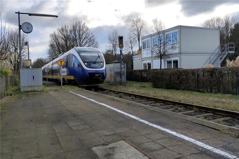Umbau am Bahnhalt Marbeck beginnt Die von der Deutschen Bahn beauftragte Baufirma hat bereits Baucontainer aufgestellt. Wann der barrierefreie Umbau des Bahnsteigs beginnen soll, ist aber noch nicht bekannt.