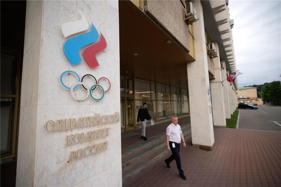 Die wegen des Kriegs erlassenen Sanktionen gegen russische Sportler sollen fallen - der Krieg geht weiter. (Archivbild)Pavel Bednyakov/AP/dpa