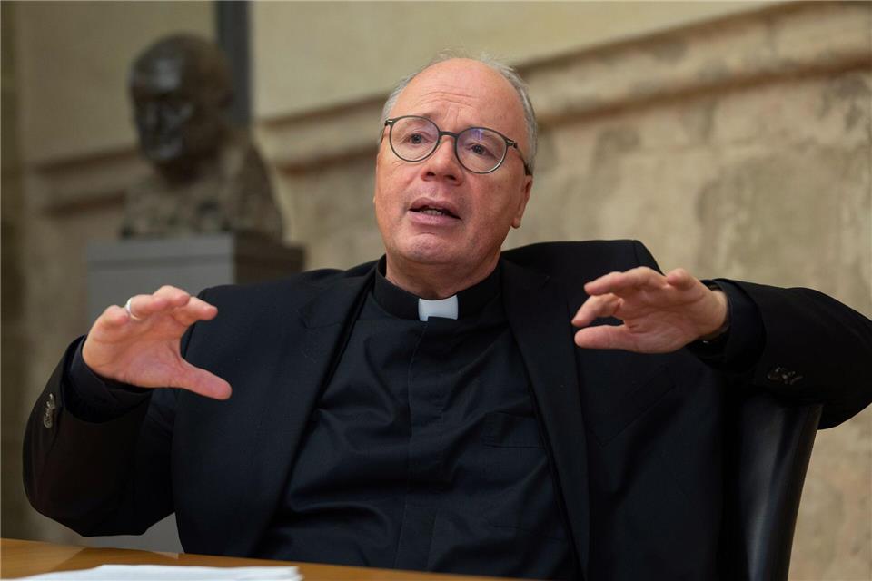 Die weitere Entwicklung in Syrien müsse abgewartet werden, meint der Trierer Bischof Stephan Ackermann.Harald Tittel/dpa