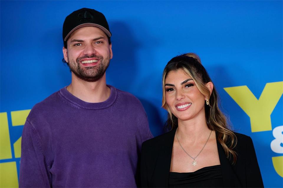Die zweite Staffel von „Yeliz & Jimi - We Are Family“ bei Sky und Wow bietet wieder Einblicke in das private Leben von Jimi Blue Ochsenknecht und Yeliz Koc. Sven Hoppe/dpa