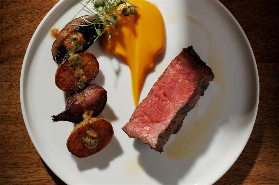 Dies ist die Spezialität des Restaurants.Fogon Asado/dpa