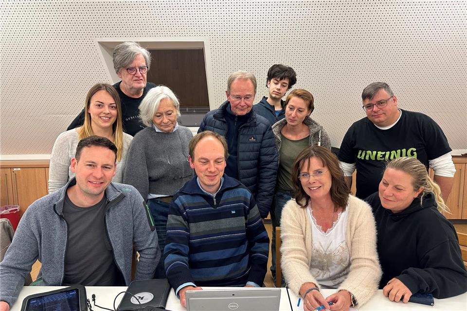 Diese Gruppe ist mit den Vorbereitungen des zweiten Konzerts beschäftigt.