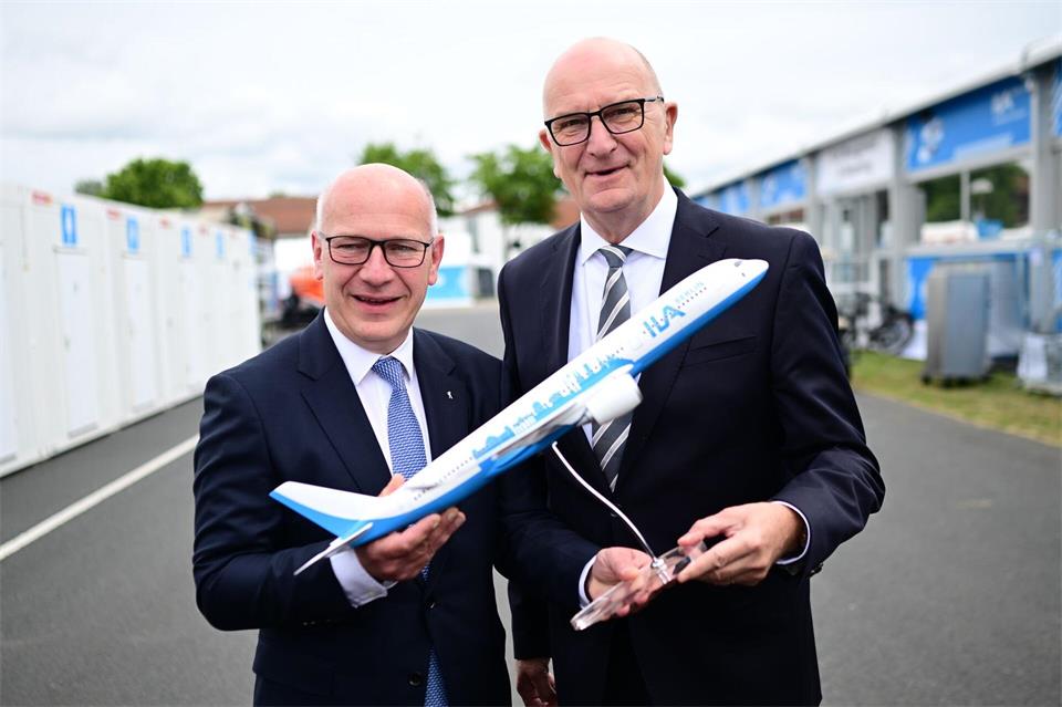 Diese Zusammenarbeit ist passé: Brandenburgs Ministerpräsident Dietmar Woidke (SPD) und Berlins Regierender Bürgermeister Kai Wegner (CDU) verstanden sich gut. (Archivbild) Sebastian Gollnow/dpa