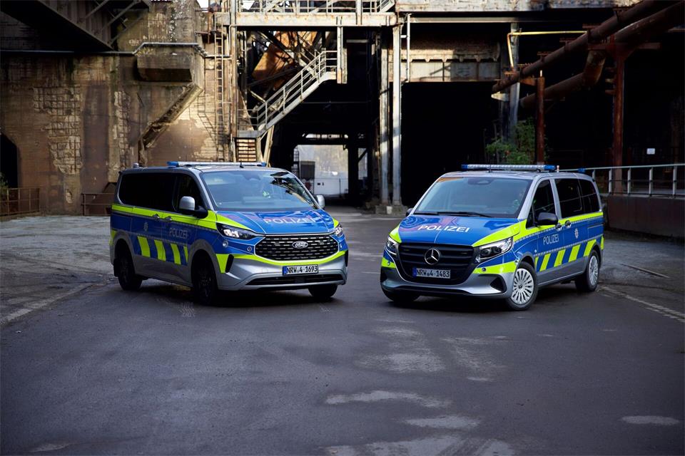 Diese beiden Modelle von Ford und Mercedes-Benz sind neu bei der Polizei.-/Landesamt für Zentrale Polizeiliche Dienste NRW/dpa