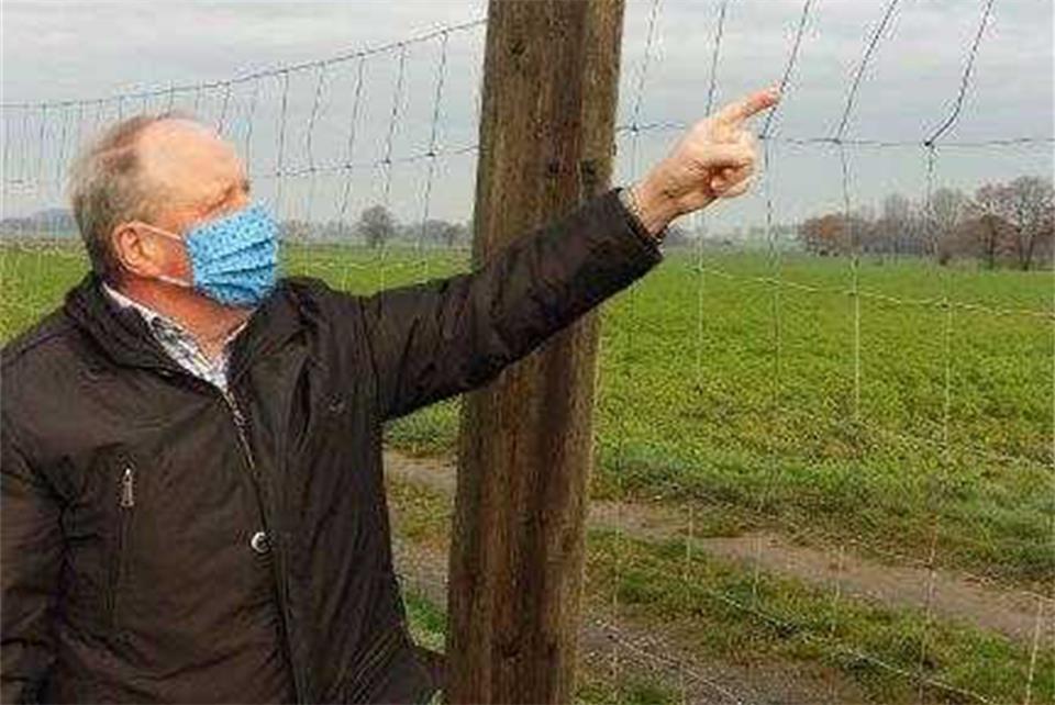 Diesen 1,90 Meter hohen Zaun soll ein Wolf bei dem jüngsten Riss übersprungen haben.