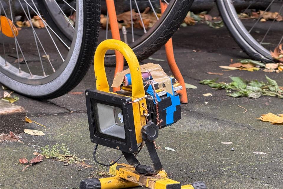 Verdächtiger Gegenstand an Landgericht war Scheinwerfer  Dieser Bauscheinwerfer sorgte für den PolizeieinsatzBenjamin Westhoff/dpa