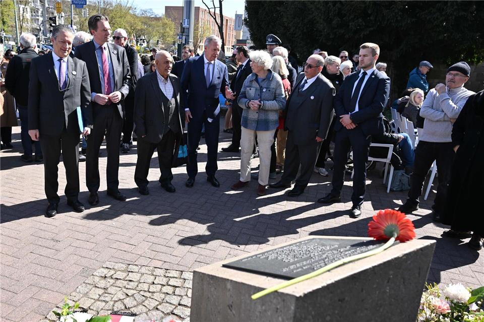 Dieser Tag habe eine besondere Bedeutung für die Familie Yozgat, die Stadt und die Gesellschaft, erklärte Kassels OB Schoeller.Swen Pförtner/dpa