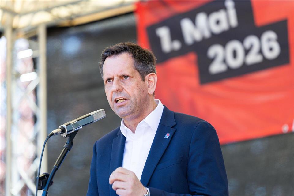 „Dieser Tag ist ein Tag der Demokratie“, das sagte Niedersachsens Ministerpräsident Olaf Lies (SPD) in Salzgitter zum Tag der Arbeit.Michael Matthey/dpa