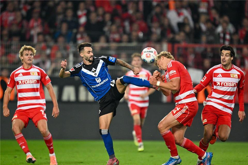 Dieser Tritt hat für HSV-Profi Vieira Folgen. Soeren Stache/dpa