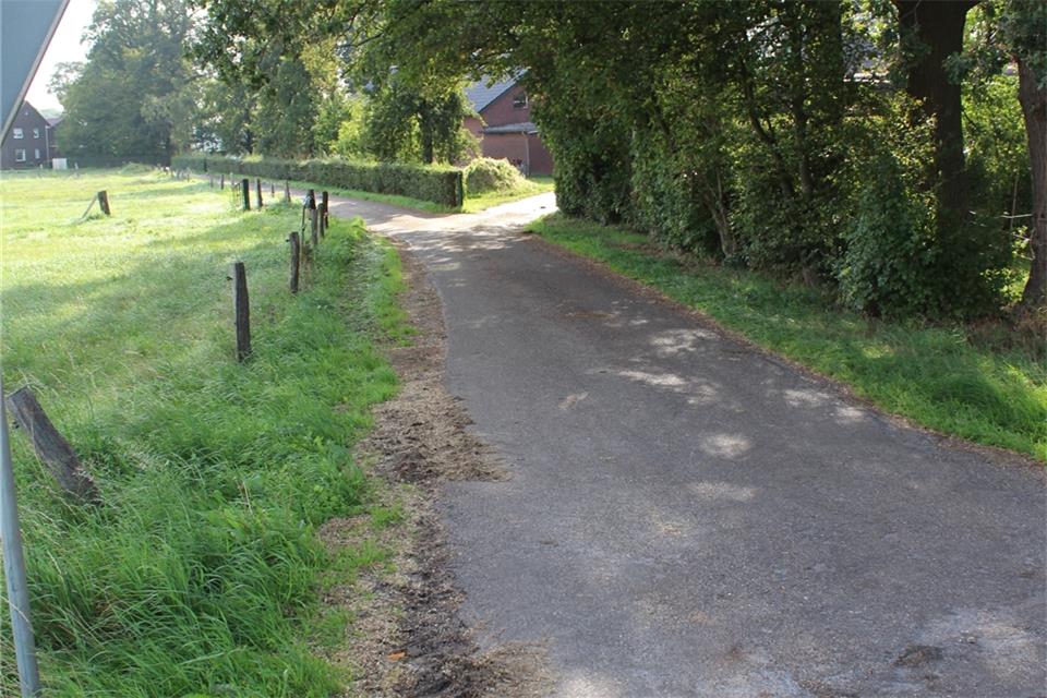 Dieser Wirtschaftsweg soll eingezogen werden. Die Gemeindeverwaltung stimmt dem Wunsch eines Anliegers zu.