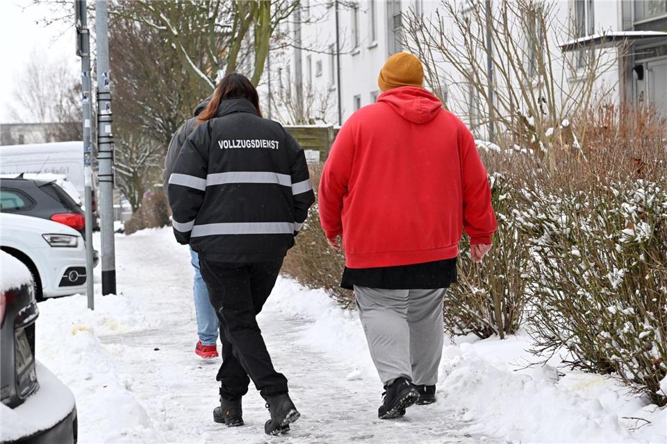 Dieser junge Mann lässt sich zum Arbeitseinsatz bringen.Martin Schutt/dpa