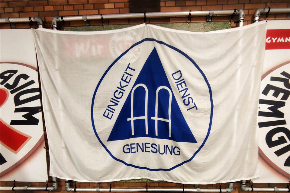 Dieses Banner hing am Eingang des Veranstaltungsortes im Remigianum. Während des Treffens galt Vertraulichkeit.