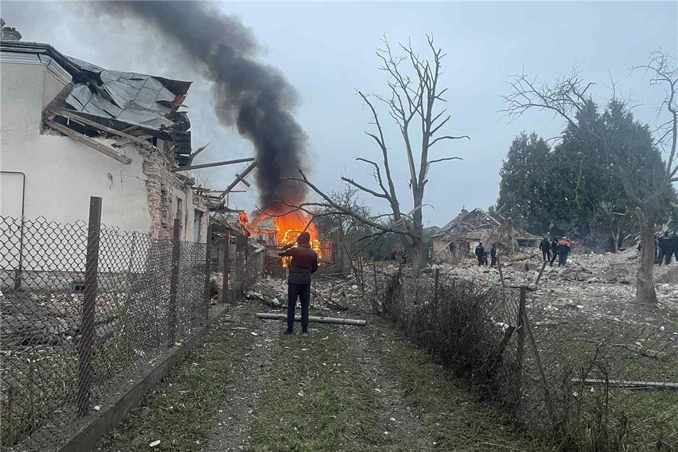 Dieses Bild hat ein Feuerwehrmann aus Zymna Voda nach dem Luftangriff gemacht.